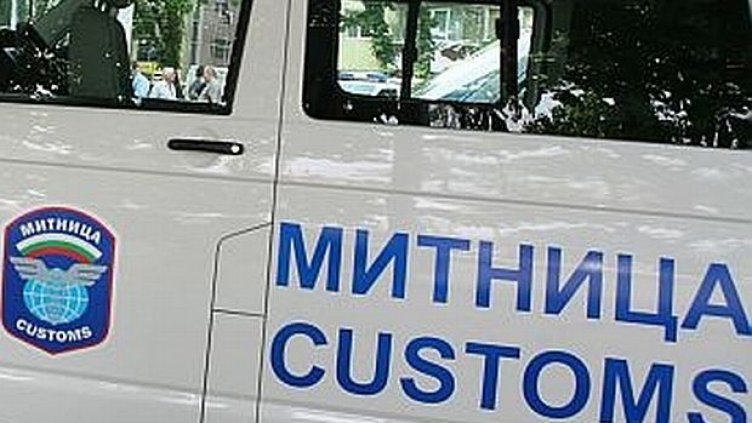 Фалшиви стоки за 650 млн. спрени на път за Европа