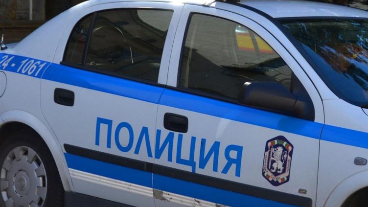 Десетки издирват 18-месечно дете, изчезнало от дома си 