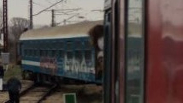 Дерайлира бързият влак Варна-София