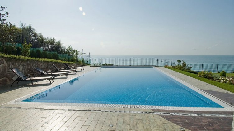 Разкриха 9 басейна във Варна