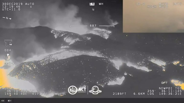 Военен кораб евакуира хиляди, блокирани от пожарите в Австралия