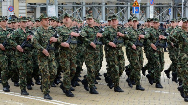 България трябва да увеличи разходите си за отбрана много по-рязко