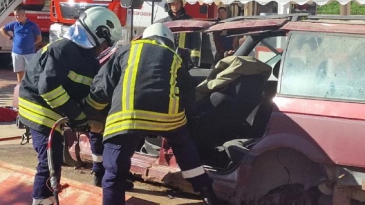 83-годишен с "Шевролет" сече пътя на "Хонда", рязаха колата