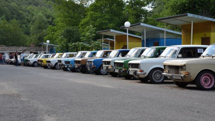 Соцносталгия по возилата на братушките: Под 1000 "Москвич"-а караме