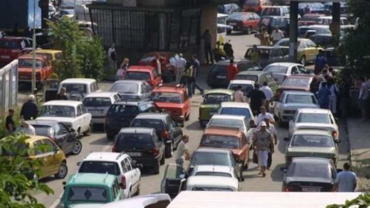 Столичният КАТ топи опашките с удължено работно време