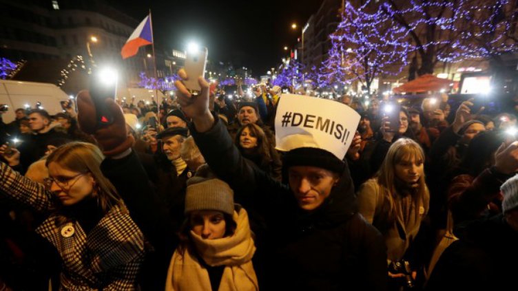 Хиляди на протест срещу премиера на Чехия Андрей Бабиш