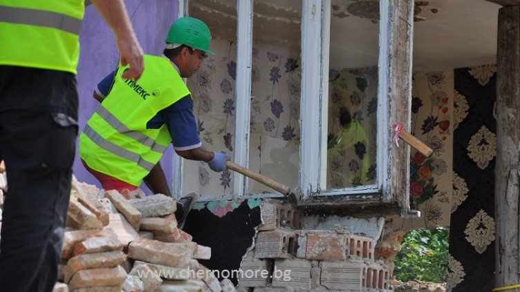 Областният: Евакуацията в &quot;Аспарухово&quot; трябва да приключи до 20 ч. днес 