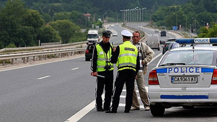 Дете загина, след като литна от прозорец на джип