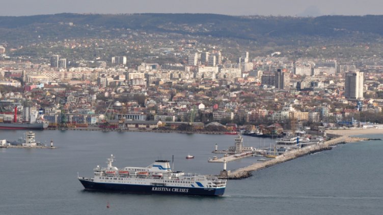 Спад на приходите от нощувки отчитат във Варненско