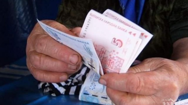 Изплащат увеличените пенсии по график от 7 юли