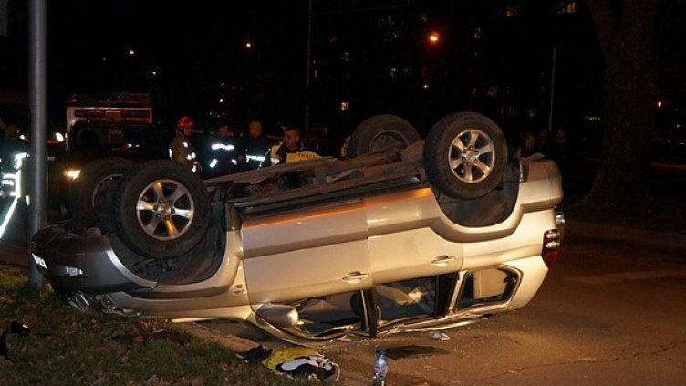Тийнейджър разходи фатално девойка с джип по черен път 