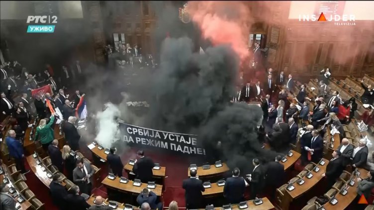 Брутално меле в сръбския парламент (ВИДЕО)