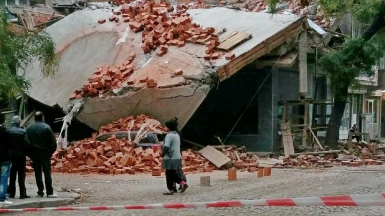 Чиновник втрещи, иска по 400 лв. на квадрат в ромска махала