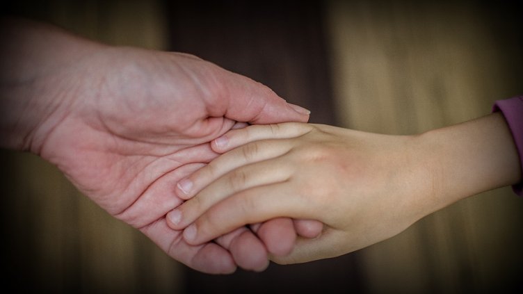 Готвят отпадане на тайната на осиновяването