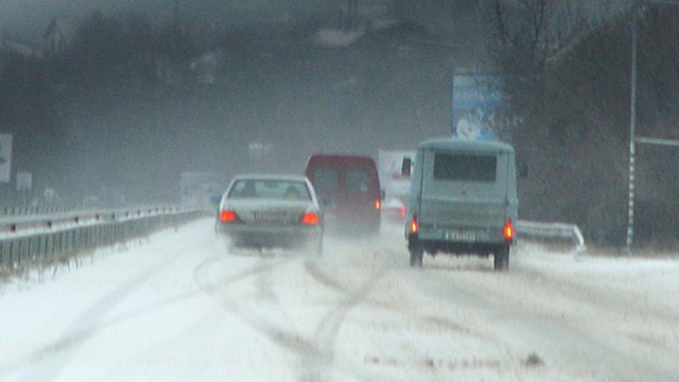 Възстановено е движението на леки автомобили по  „Хемус“ в област Варна и Шумен