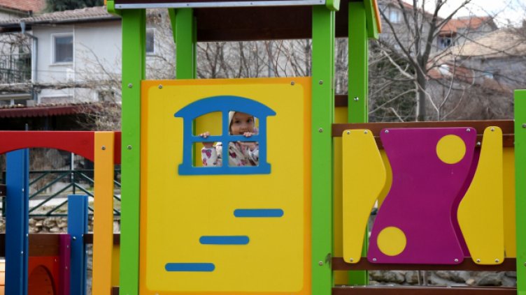 „Младост 1“ на протест заради премахнати детски катерушки