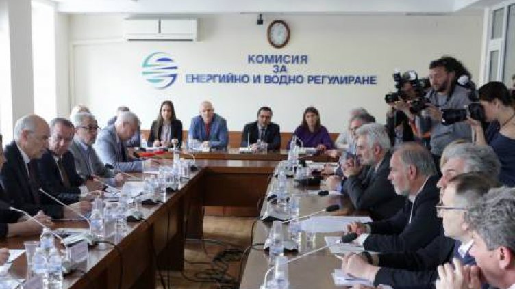 Дават КЕВР на съд заради газта