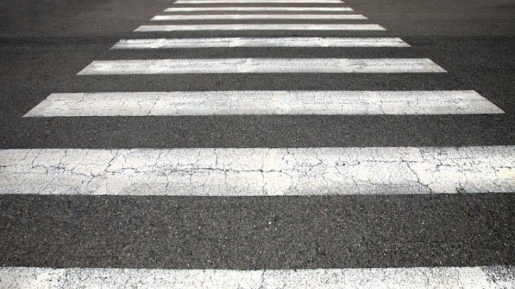 Шофьор блъсна момиче на зебра във Варна и избяга