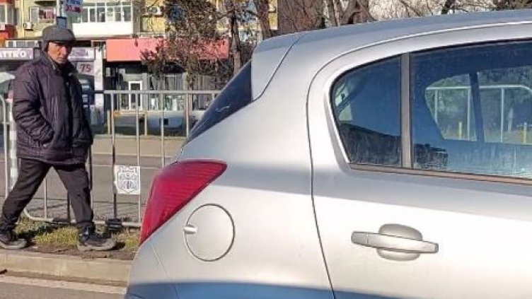 Излекуваният от Динко "инвалид" сега проси във Варна (СНИМКИ)