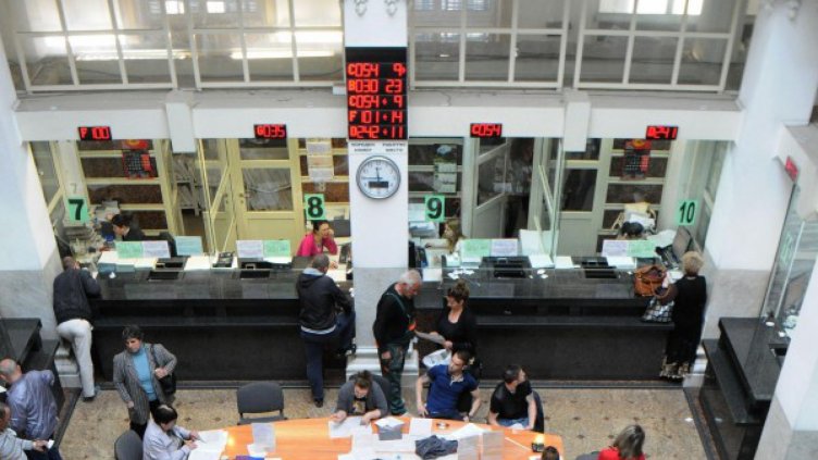 65-годишен почина на гише на НАП