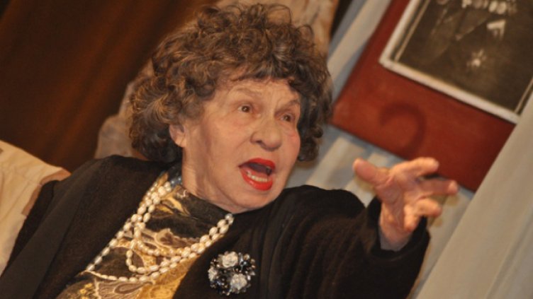 Пускат два лева с лика на Стоянка Мутафова