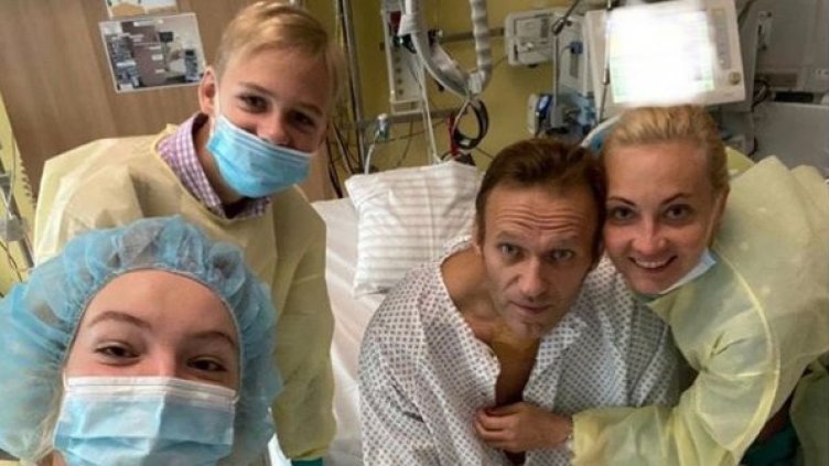 Преместват Навални в болница