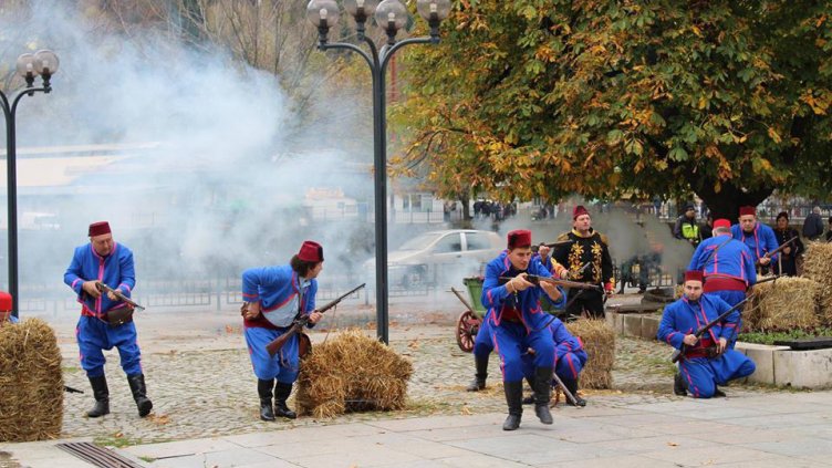 Взимат на мушка черешовото топче и хайдушките пушки за историческите възстановки