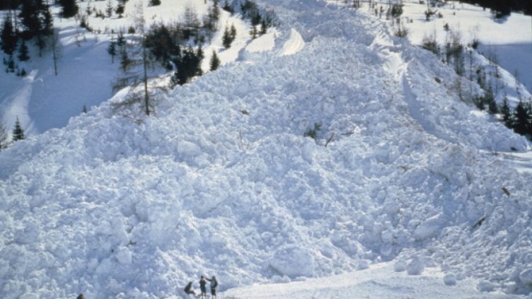 Значителна лавинна опасност има в планините