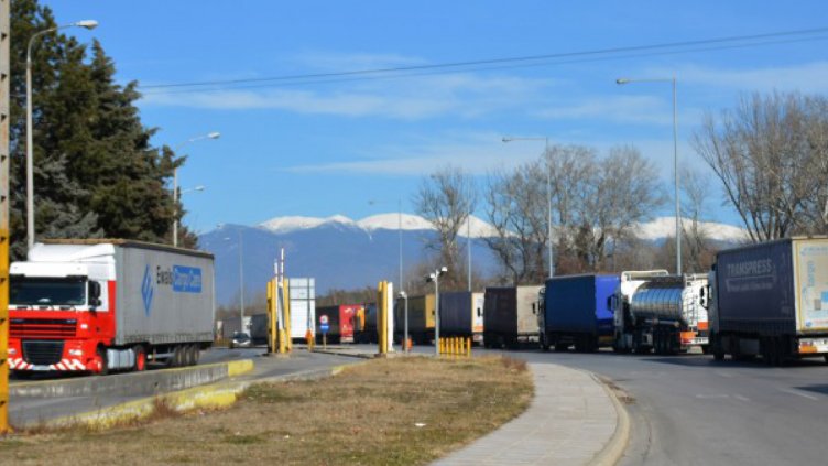 Български превозвачи блокират границата утре, ако гръцките фермери не се оттеглят