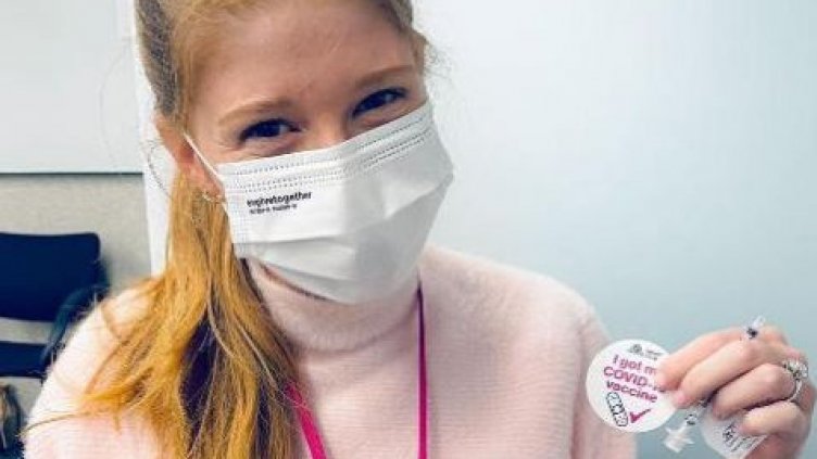 Щерката на Бил Гейтс се бодна. Съжалява, че не била чипирана с... мозък!