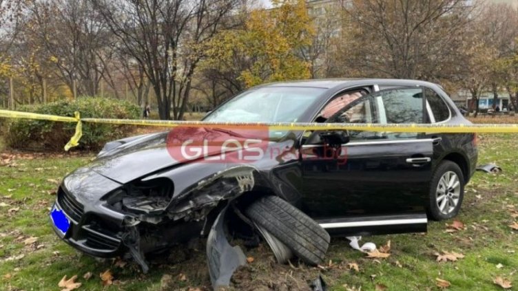 Гонка: Пиян 19-годишен без книжка се заби с Порешето си в патрулка