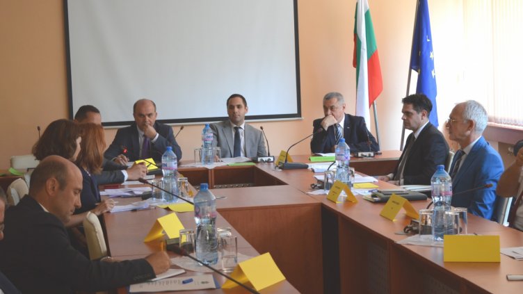 Внасяме 2 725 сезонни работници за туризма 