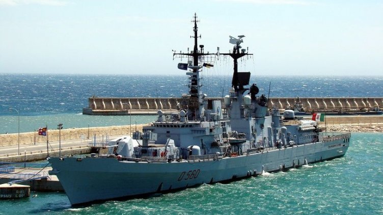 Инцидент с италиански разрушител на Пристанище Варна, пострада наш пилот