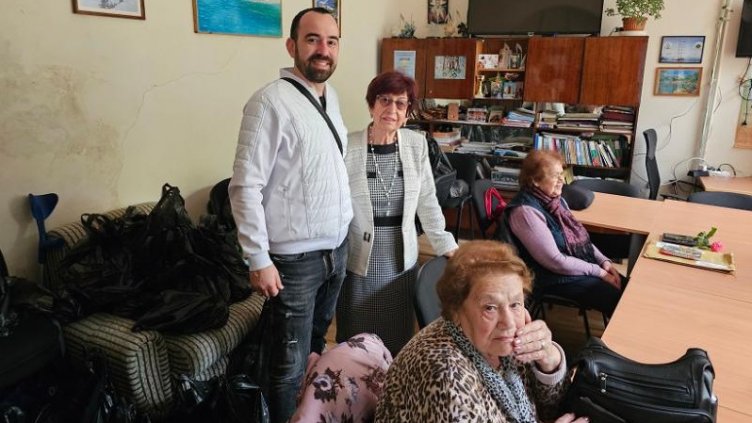 Крипто ентусиасти зарадваха 120 варненски пенсионери