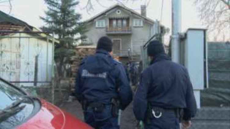  Военни, полиция, жандармерия се вкюлчавт в издирването на убиеца от Нови Искър