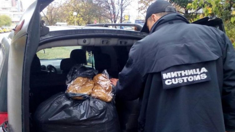 Закопчаха мъж с 250 кг тютюн във "Владиславово"