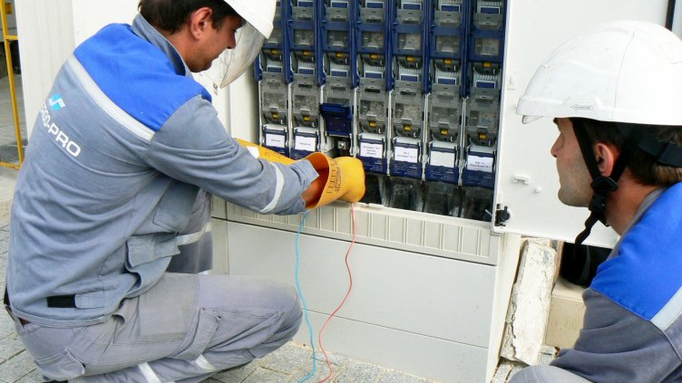 Енергото извършва профилактика на захранващите училищата трафопостове