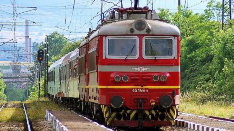 Влак уби мъж и жена в София
