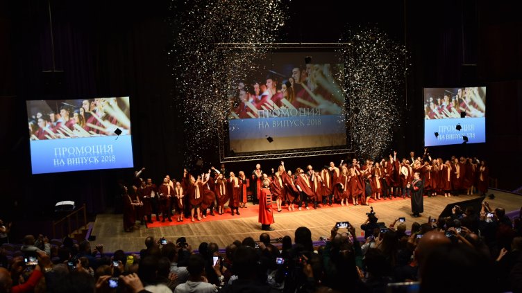 56 млади зъболекари положиха днес Хипократова клетва