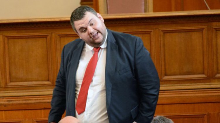 На Пеевски му писна, отказва се от българския бизнес