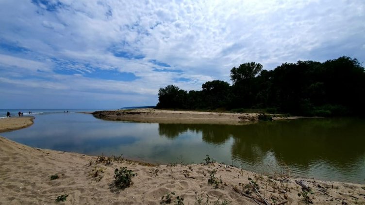 Чистят от боклуци река Камчия с каяци