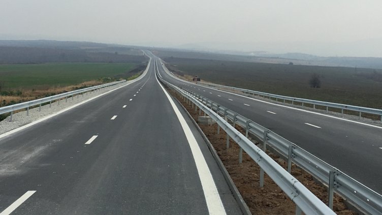 Пътищата във варненско са частично влажни