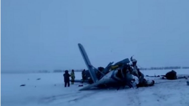 Малък самолет се разби в Русия, трима загинаха (ВИДЕО)