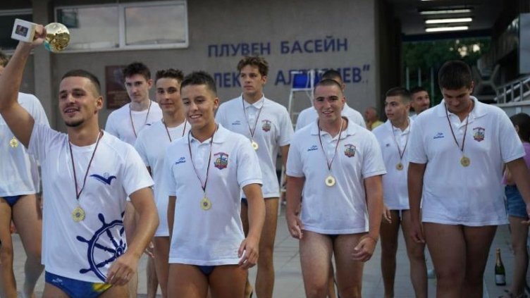 Ватерполният „Комодор”триумфира и при 18-годишните