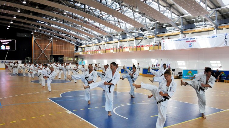 Тежък изпит за степени на финала на летния лагер по киокушин