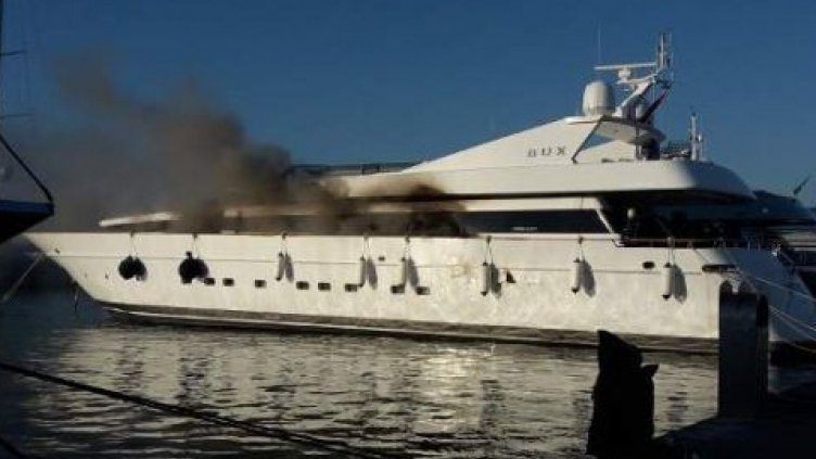 Изгоря 40-метровата яхта на гръцки милионер