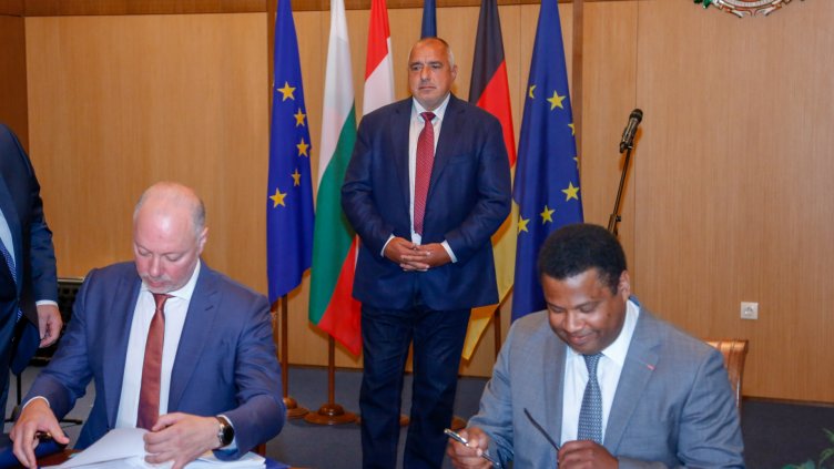 Влагат 608 милиона евро в летище "София"