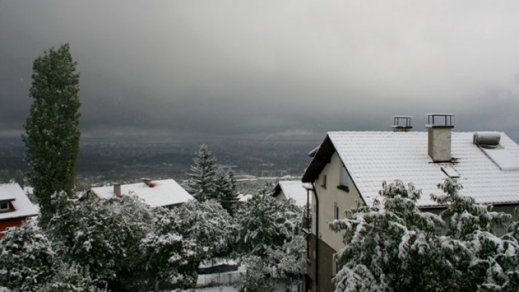 Прогнозата е вярна: Студът у нас остава до края на октомври. Идва и сняг!