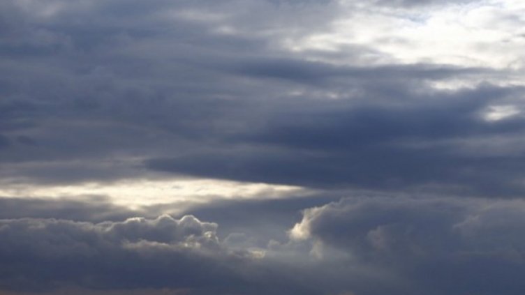 Интензивни валежи и гръмотевични бури във Варна днес