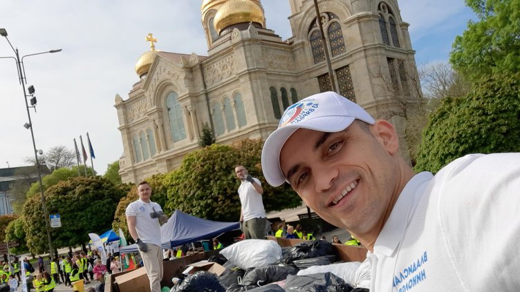 5 тона капачки събраха за 15 мин. във Варна (ВИДЕО)